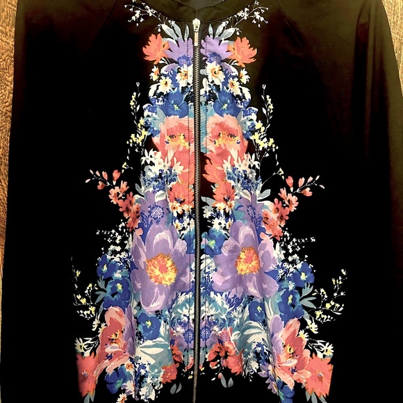 Beautiful lightweight jacket. - Picture 4 of 4